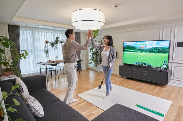 골프존이 비대면 시대를 맞아 집에서 간편하게 스크린골프를 즐길 수 있는 가정용 골프 시뮬레이터 ‘비전홈(VISION HOME)’을 공식 론칭한다